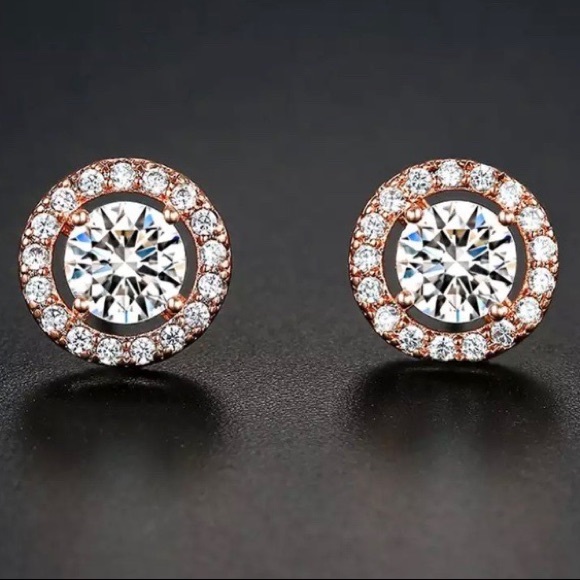 ¥ New 18K Rose Gold Diamond Round Stud Earrings - Picture 2 of 4